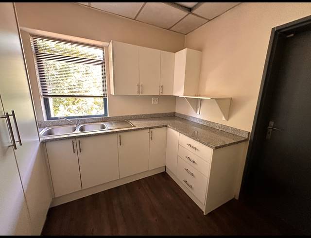 404M² OFFICE TO LET IN PARKTOWN